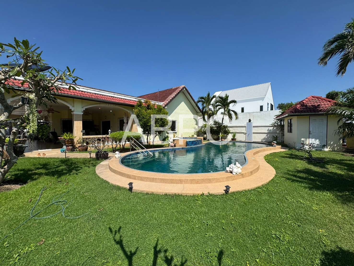 5 Bedroom 2 Bathroom in East pattaya