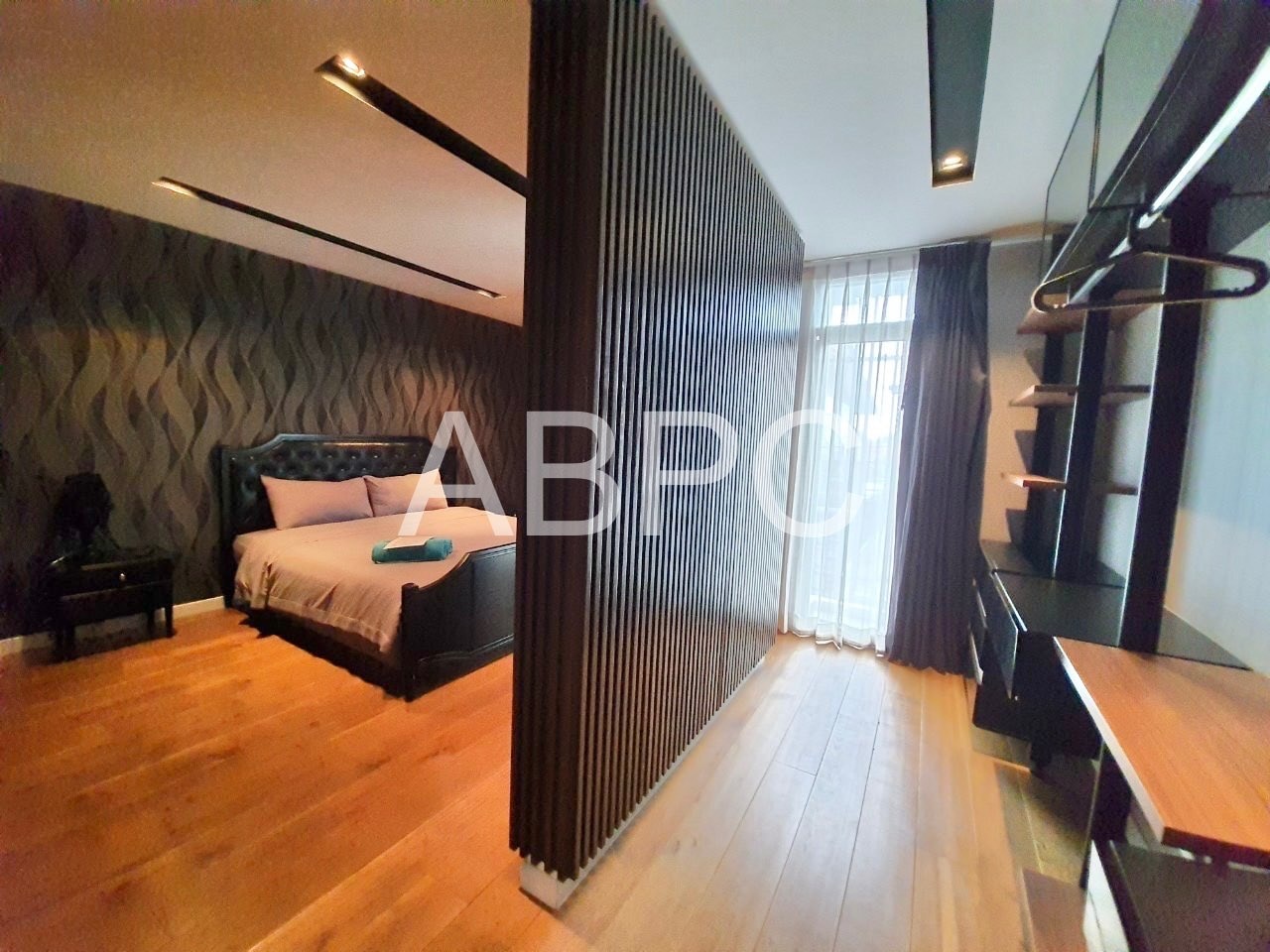 4 Bed 6 Bath in East Pattaya - The Win Residence photo 11