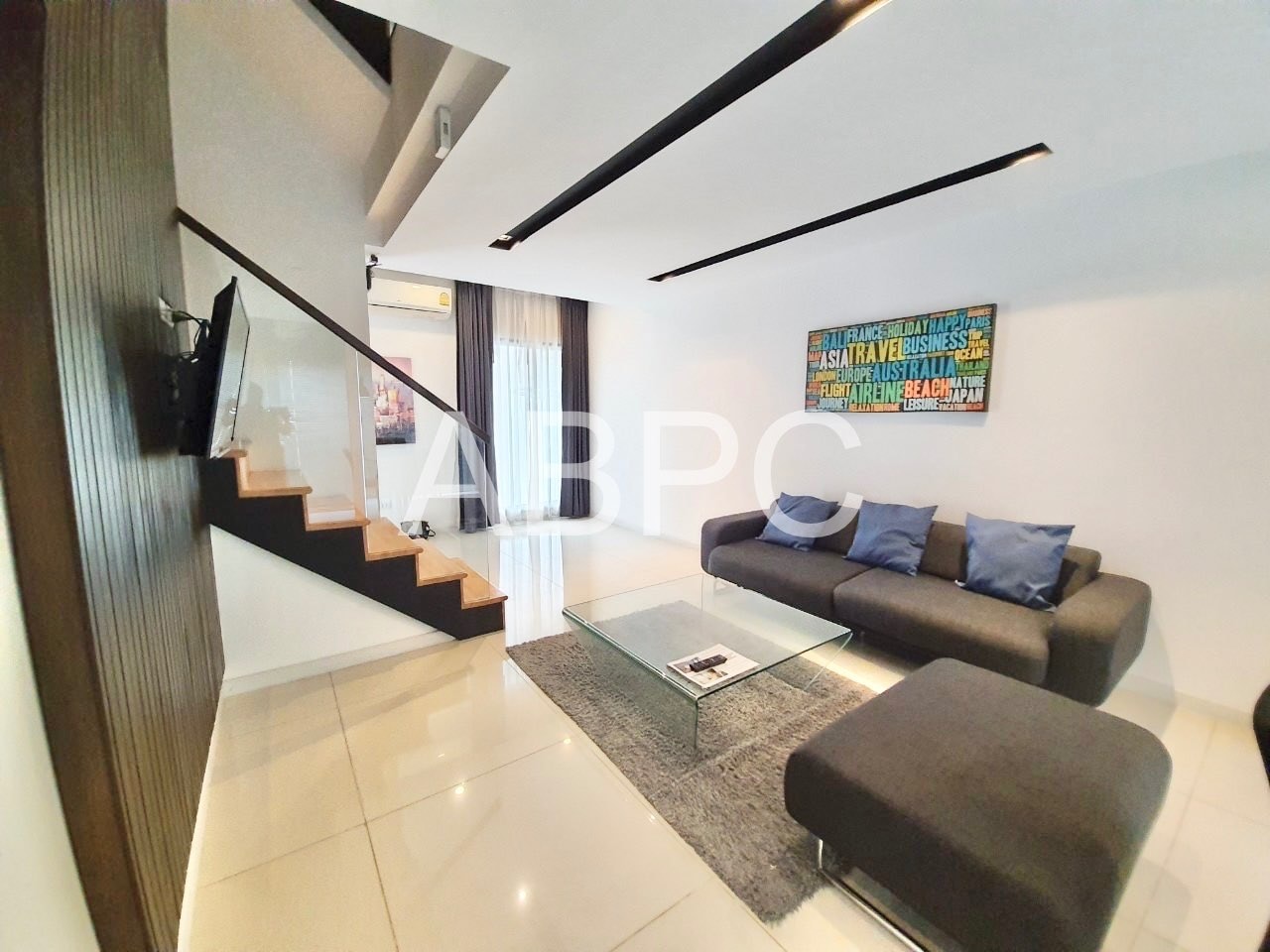 4 Bed 6 Bath in East Pattaya - The Win Residence photo 5