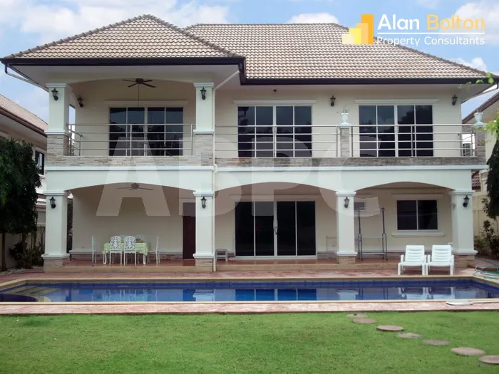 4 Bed 6 Bath Pool Villa in East Pattaya