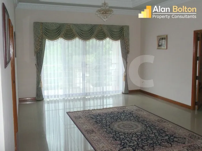 4 Bed 6 Bath Pool Villa in East Pattaya photo 2