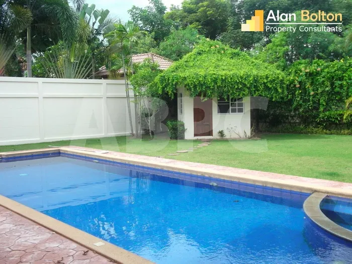 4 Bed 6 Bath Pool Villa in East Pattaya photo 10