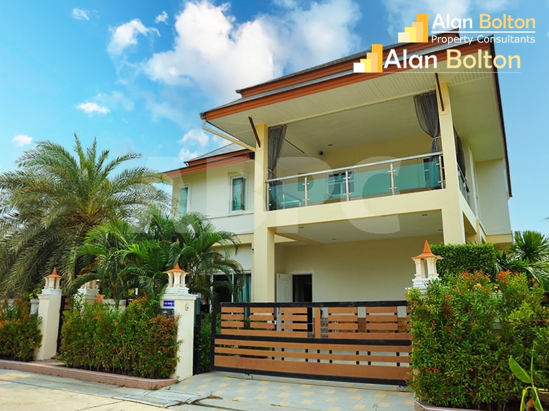4 Bed - 4 Bath Pool Villa in Huay Yai photo 8
