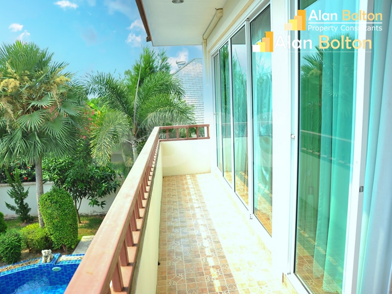 4 Bed - 4 Bath Pool Villa in Huay Yai photo 7