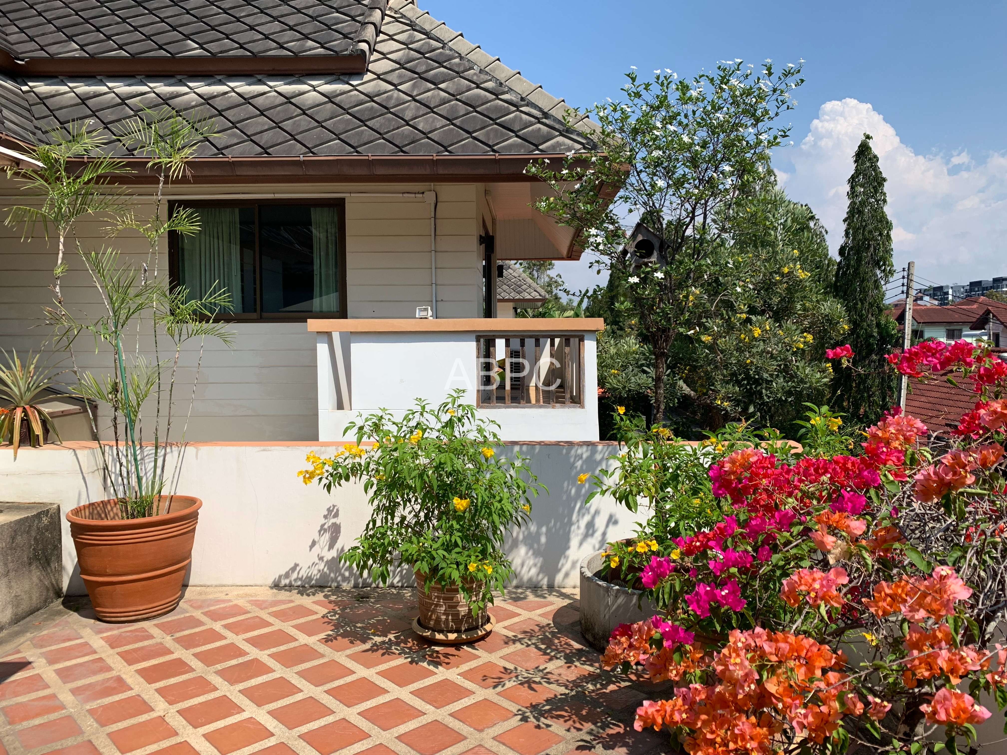 4 Bed 4 Bath Pool Villa in East Pattaya - Sikharin Boutique Resort photo 7