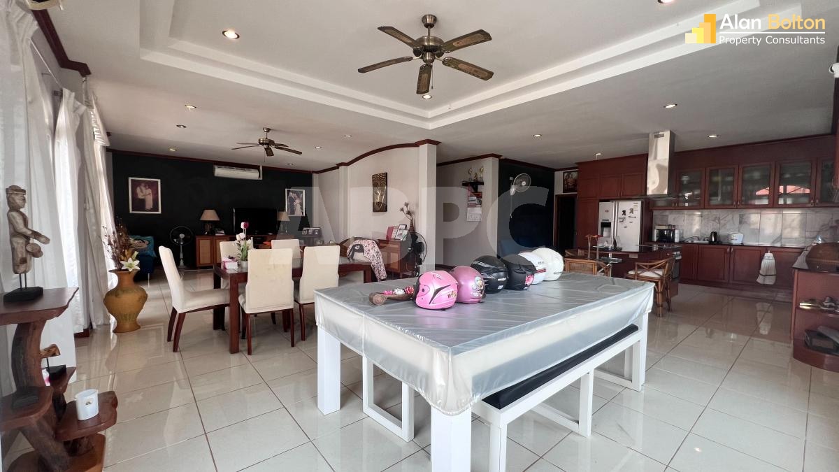 3 Bed 4 Bath Pool Villa In Jomtien photo 9