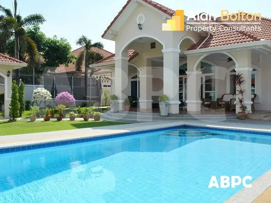 3 Bed 4 Bath Pool Villa In Jomtien