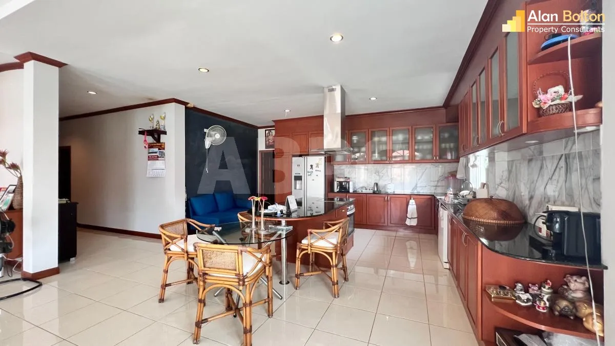 3 Bed 4 Bath Pool Villa In Jomtien photo 11
