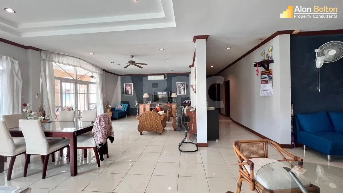3 Bed 4 Bath Pool Villa In Jomtien photo 8
