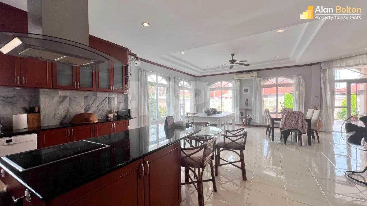 3 Bed 4 Bath Pool Villa In Jomtien photo 10