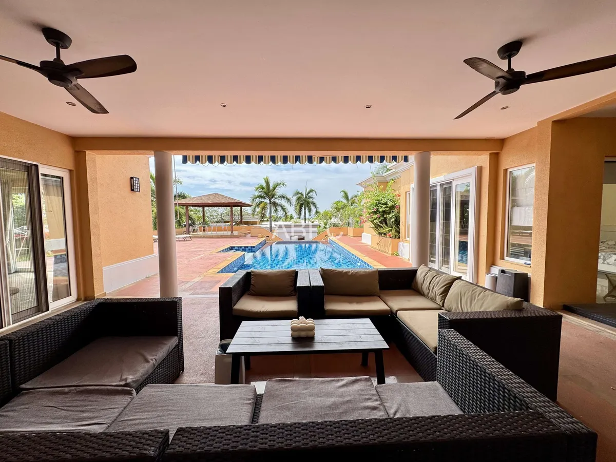 Large Modern Luxury 4 Bed 5 Bath Pool Villa In East Pattaya