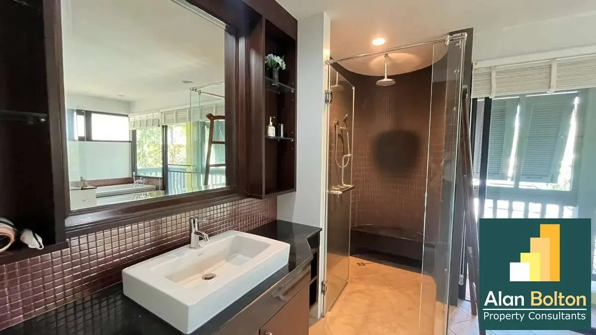 Newly Renovated 4 Bed Pool Villa in East Pattaya - The Village At Horseshoe Point photo 12