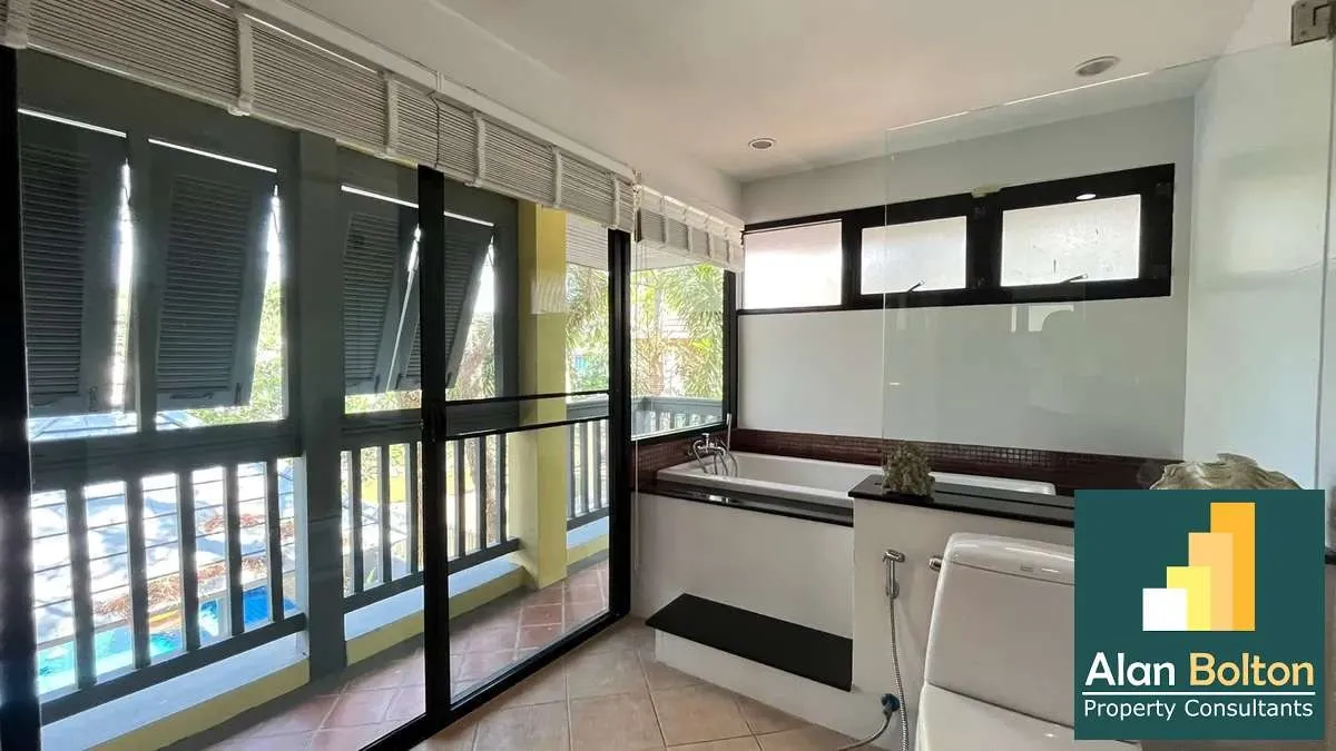 Newly Renovated 4 Bed Pool Villa in East Pattaya - The Village At Horseshoe Point photo 14