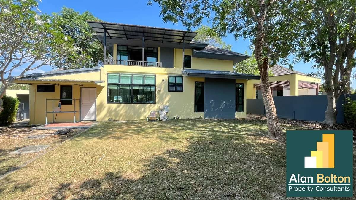 Newly Renovated 4 Bed Pool Villa in East Pattaya - The Village At Horseshoe Point photo 4