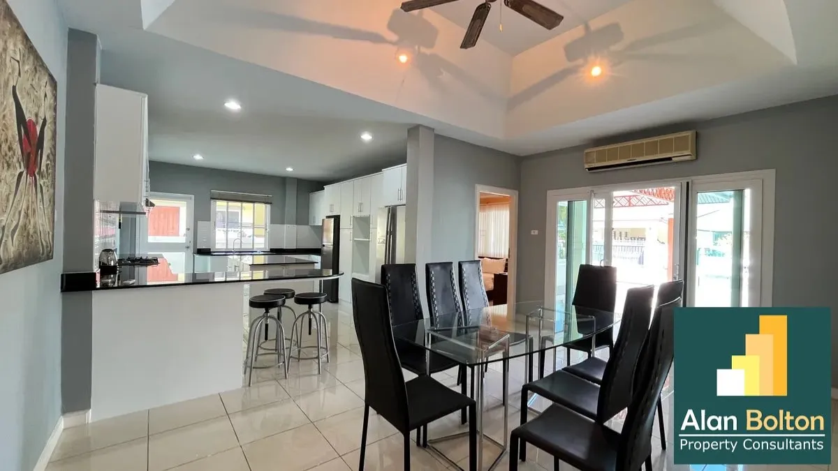 Pool villa 4 Bedrooms 4 Bathrooms in East Pattaya photo 12