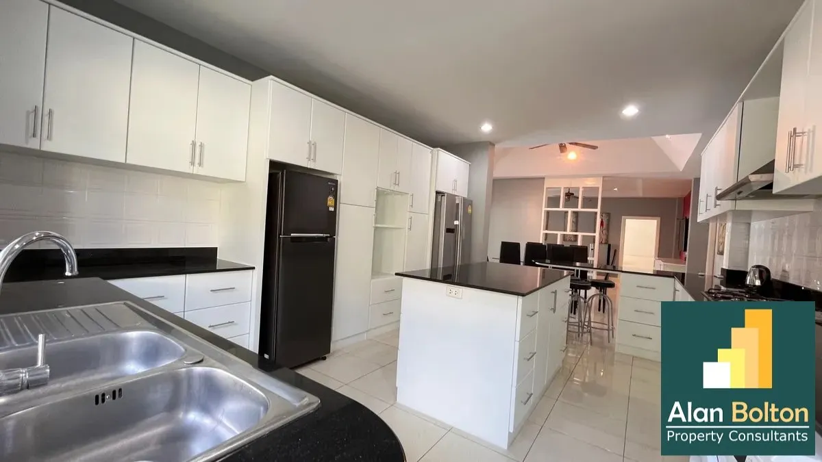 Pool villa 4 Bedrooms 4 Bathrooms in East Pattaya photo 16