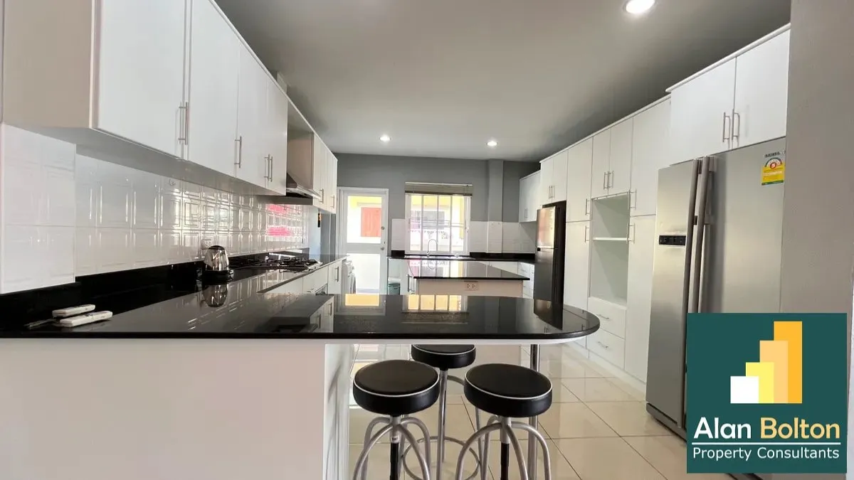 Pool villa 4 Bedrooms 4 Bathrooms in East Pattaya photo 3