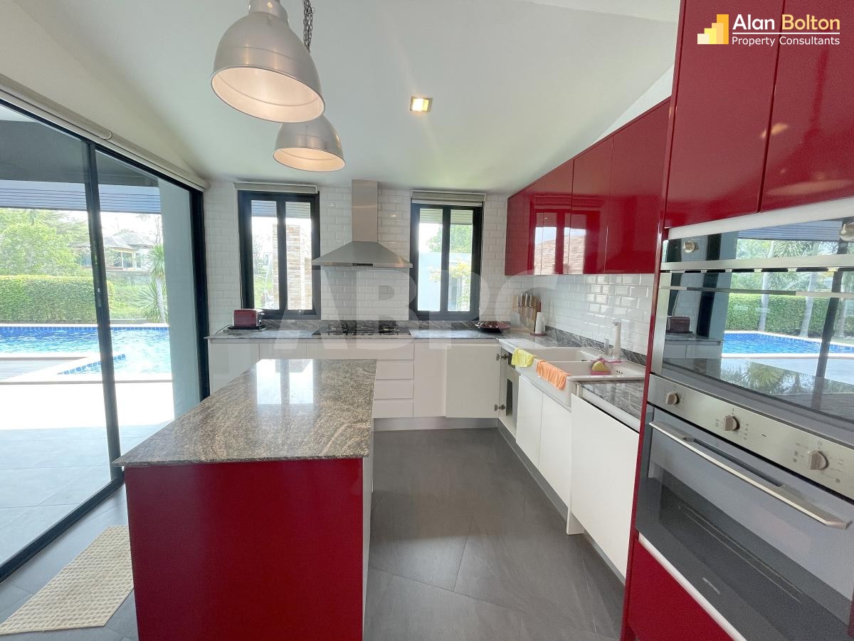 3 Bed 4 Bath in East Pattaya HS5267 photo 4