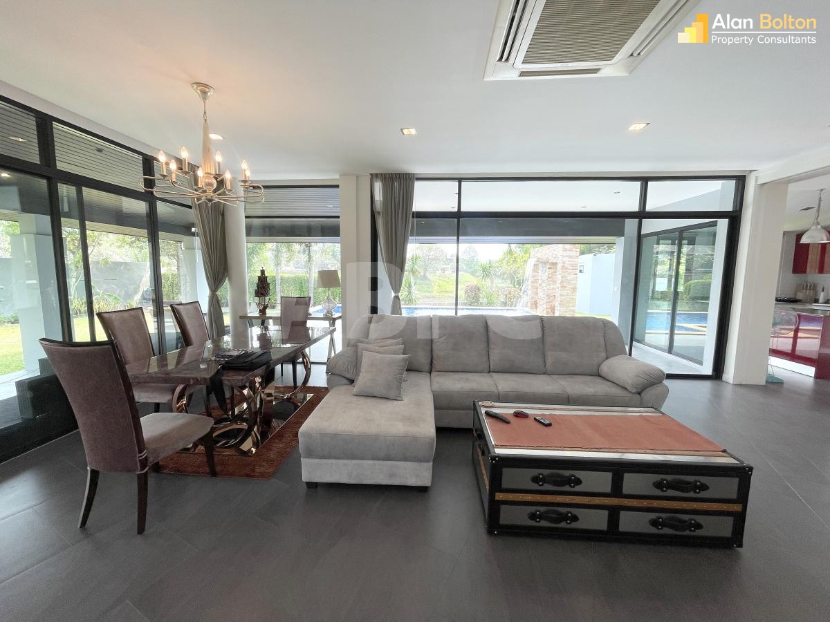 3 Bed 4 Bath in East Pattaya HS5267 photo 23