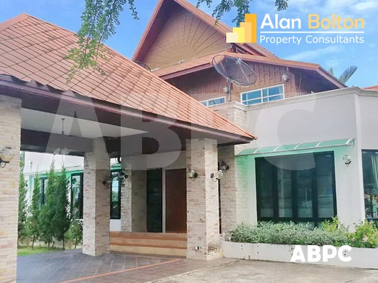 8 Bed 8 Bath Pool Villa in Na Jomtien photo 2
