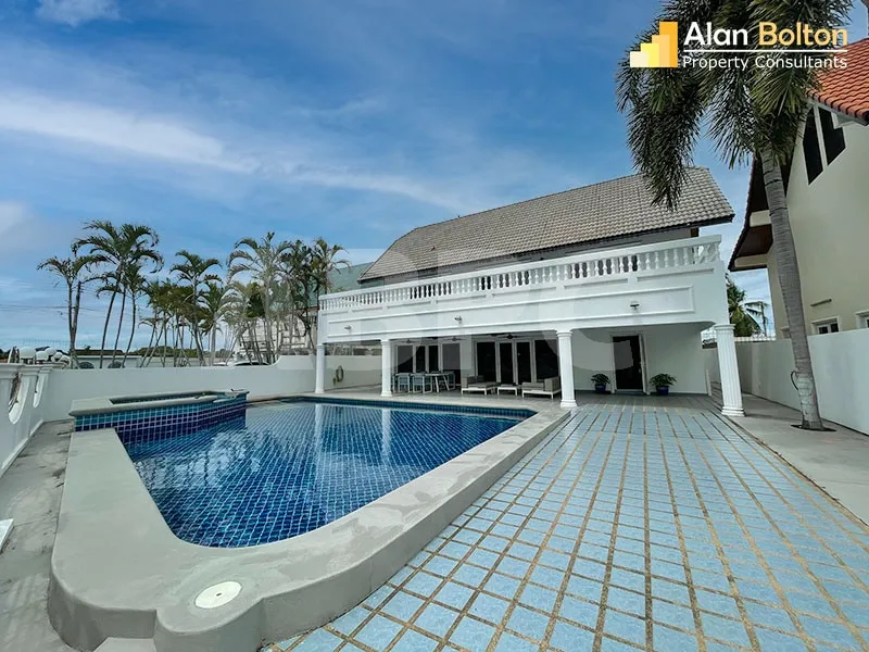 The Boltons - 3 Bed Pool Villa in East Pattaya
