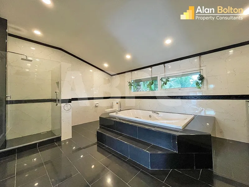 The Boltons - 3 Bed Pool Villa in East Pattaya photo 13