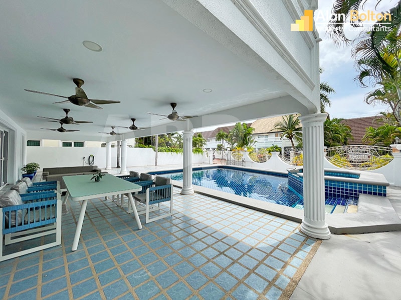 The Boltons - 3 Bed Pool Villa in East Pattaya photo 4
