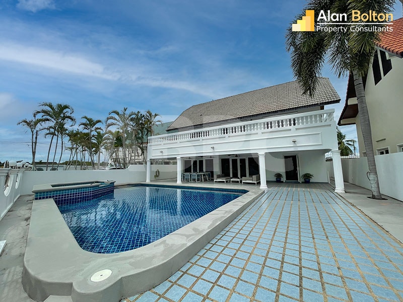 The Boltons - 3 Bed Pool Villa in East Pattaya
