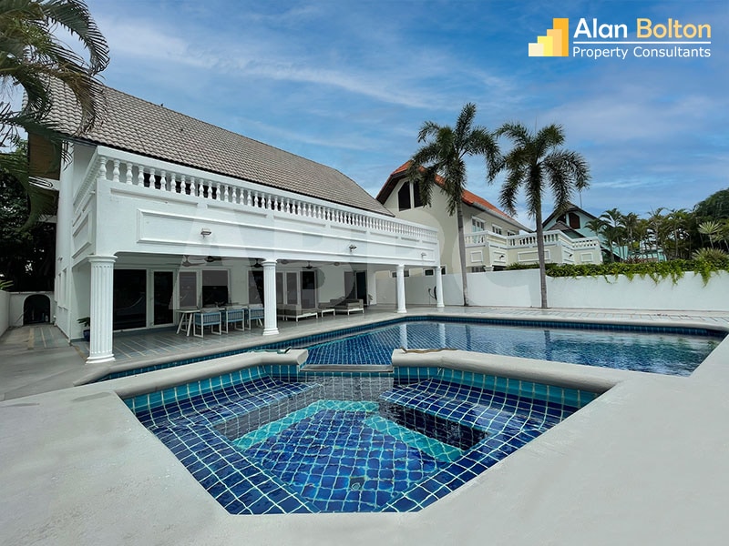 The Boltons - 3 Bed Pool Villa in East Pattaya photo 5