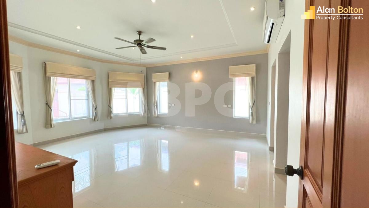 4 Bed 6 Bath in East Pattaya HS5368 photo 16