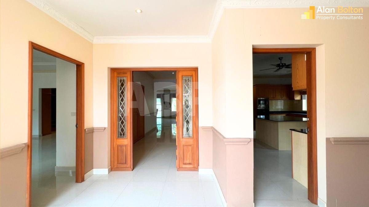 4 Bed 6 Bath in East Pattaya HS5368 photo 19