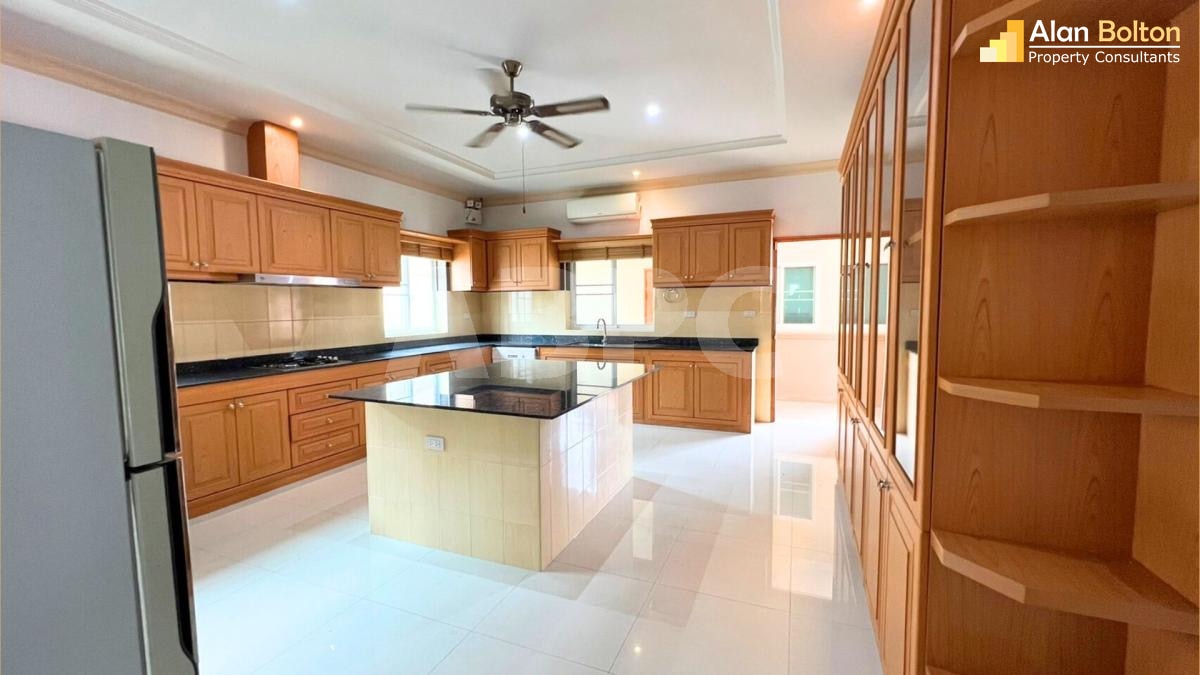 4 Bed 6 Bath in East Pattaya HS5368 photo 4