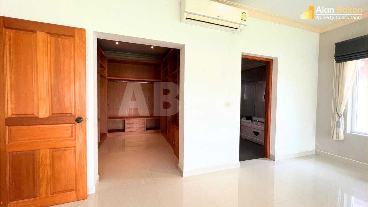4 Bed 6 Bath in East Pattaya HS5368 photo 10