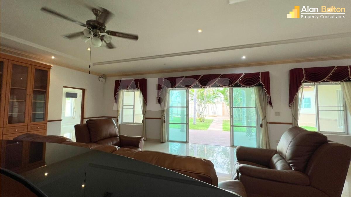 4 Bed 6 Bath in East Pattaya HS5368 photo 15