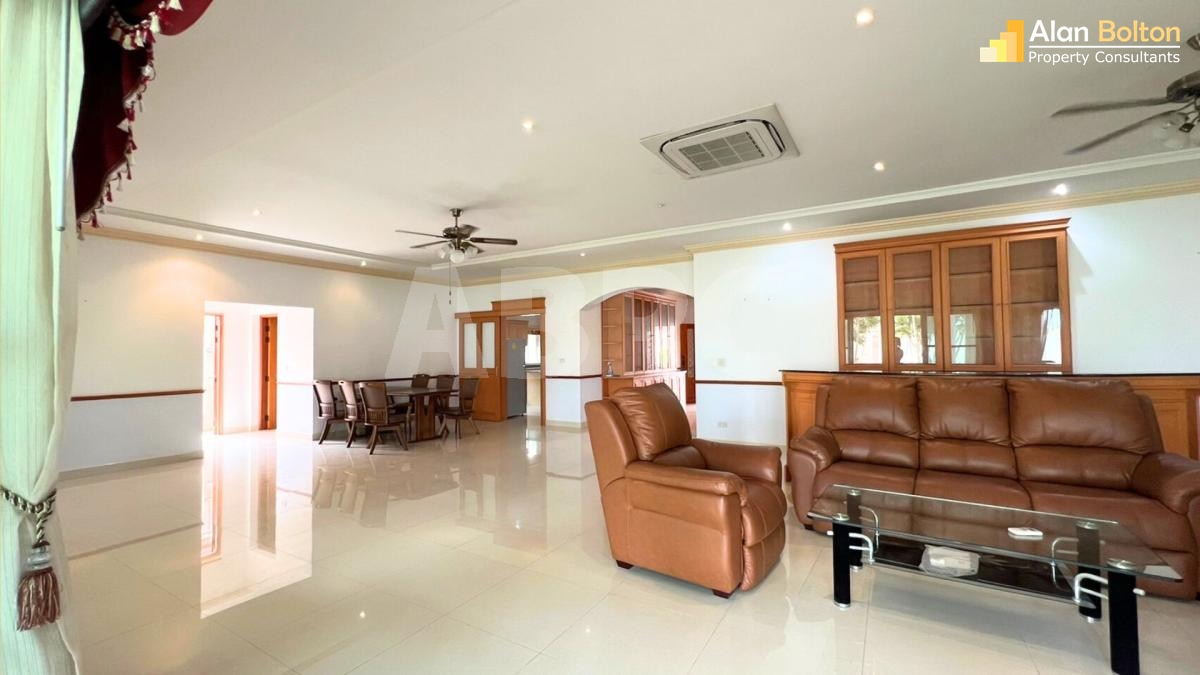 4 Bed 6 Bath in East Pattaya HS5368 photo 13