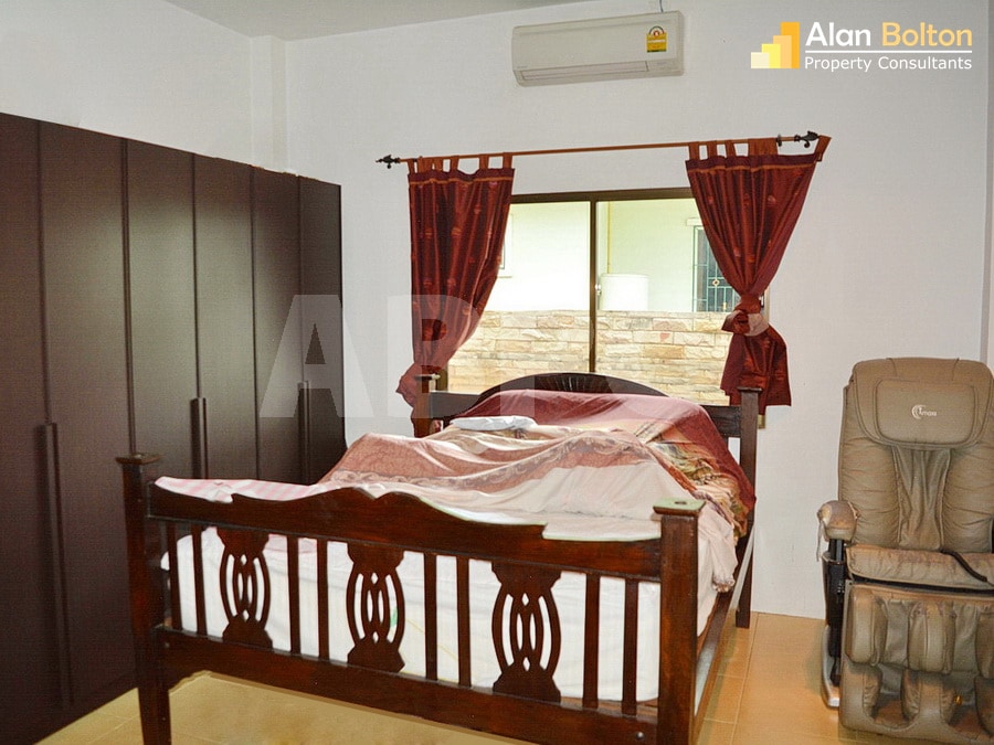 Spacious 4 Bedroom House in SP4 Village 4 For Sale photo 5