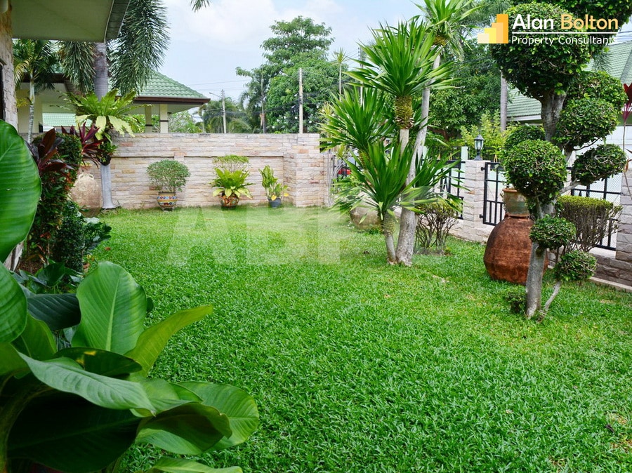 Spacious 4 Bedroom House in SP4 Village 4 For Sale photo 3