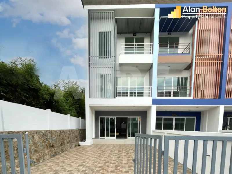 3 Bed - 4 Bath House in South Pattaya
