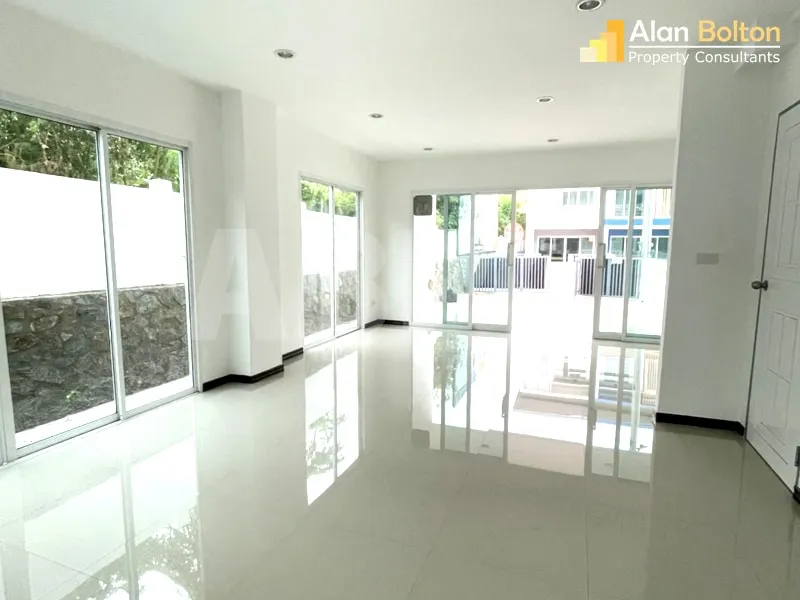 3 Bed - 4 Bath House in South Pattaya photo 6
