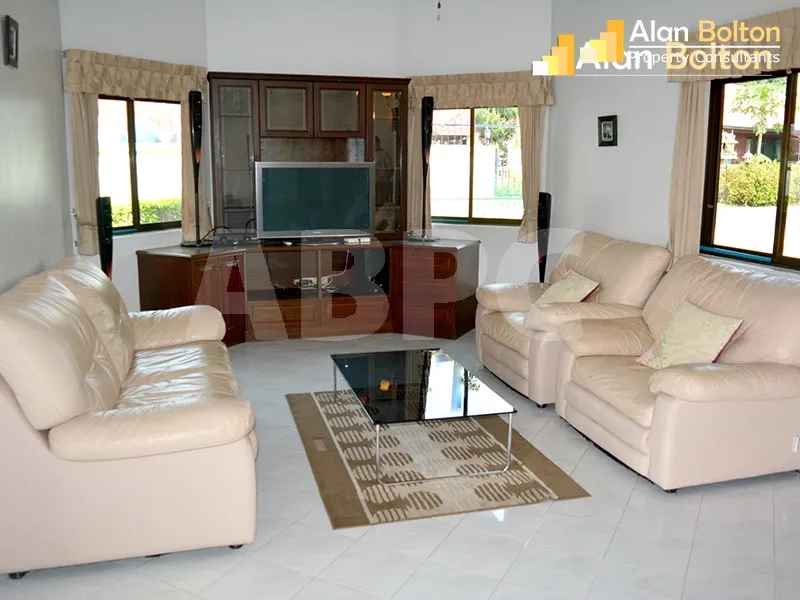 3 Bed 4 Bath in East Pattaya HS5548 photo 2