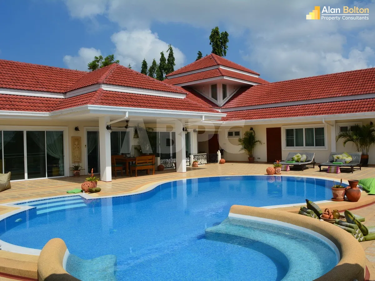 5 Bed 6 Bath Pool Villa In East Pattaya photo 2
