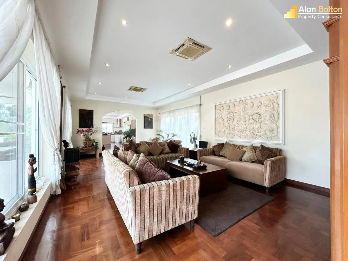 5 Bed 6 Bath Pool Villa In East Pattaya photo 11