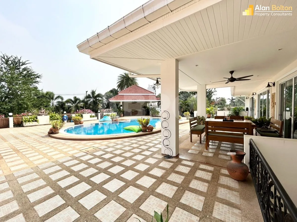 5 Bed 6 Bath Pool Villa In East Pattaya photo 15