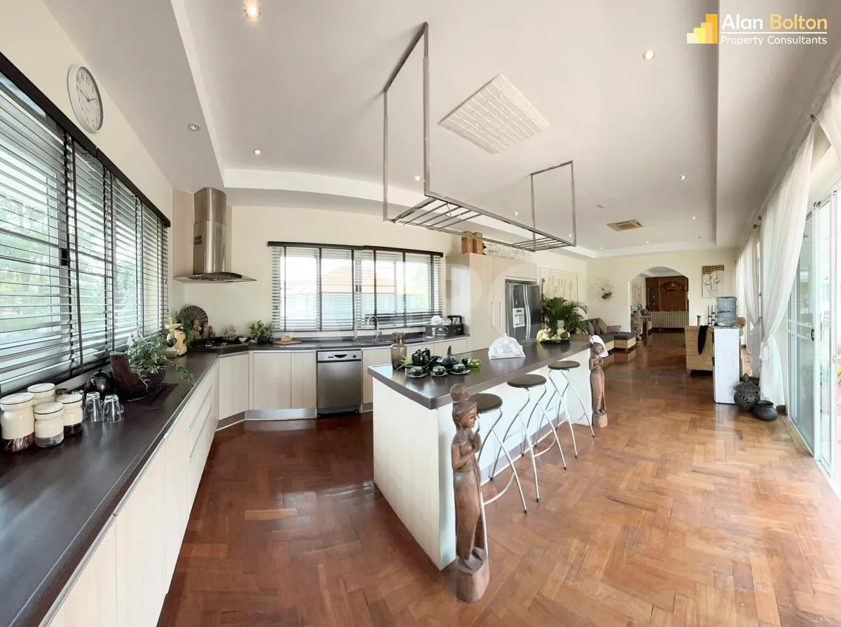5 Bed 6 Bath Pool Villa In East Pattaya photo 16