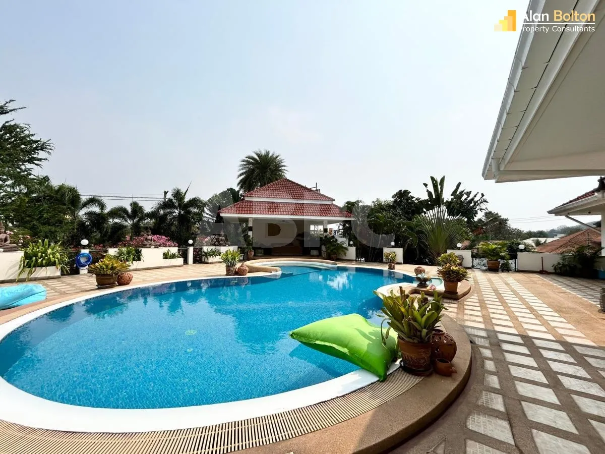 5 Bed 6 Bath Pool Villa In East Pattaya photo 3