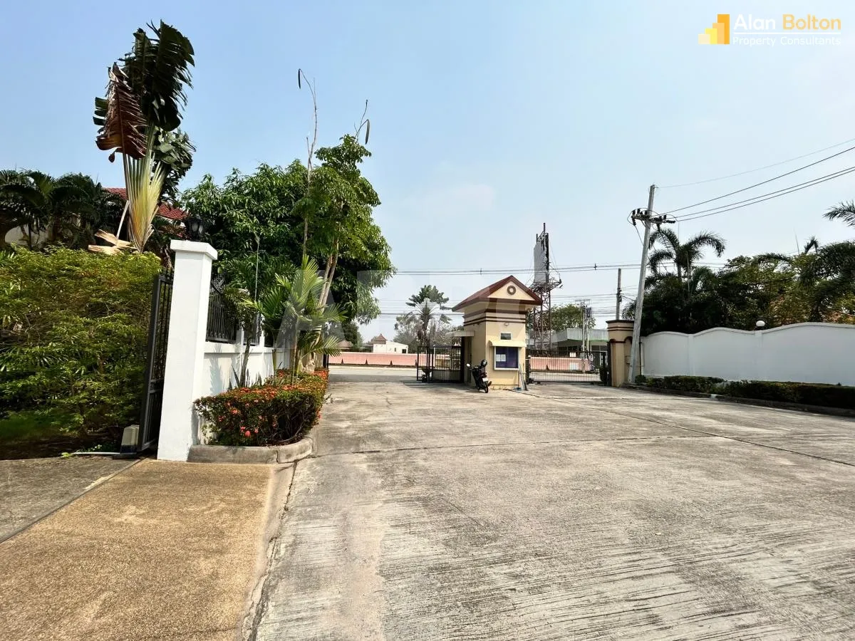 5 Bed 6 Bath Pool Villa In East Pattaya photo 24