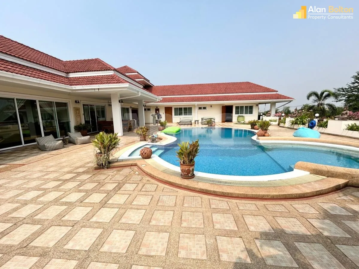 5 Bed 6 Bath Pool Villa In East Pattaya photo 26