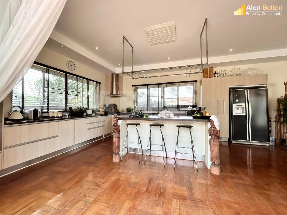 5 Bed 6 Bath Pool Villa In East Pattaya photo 28
