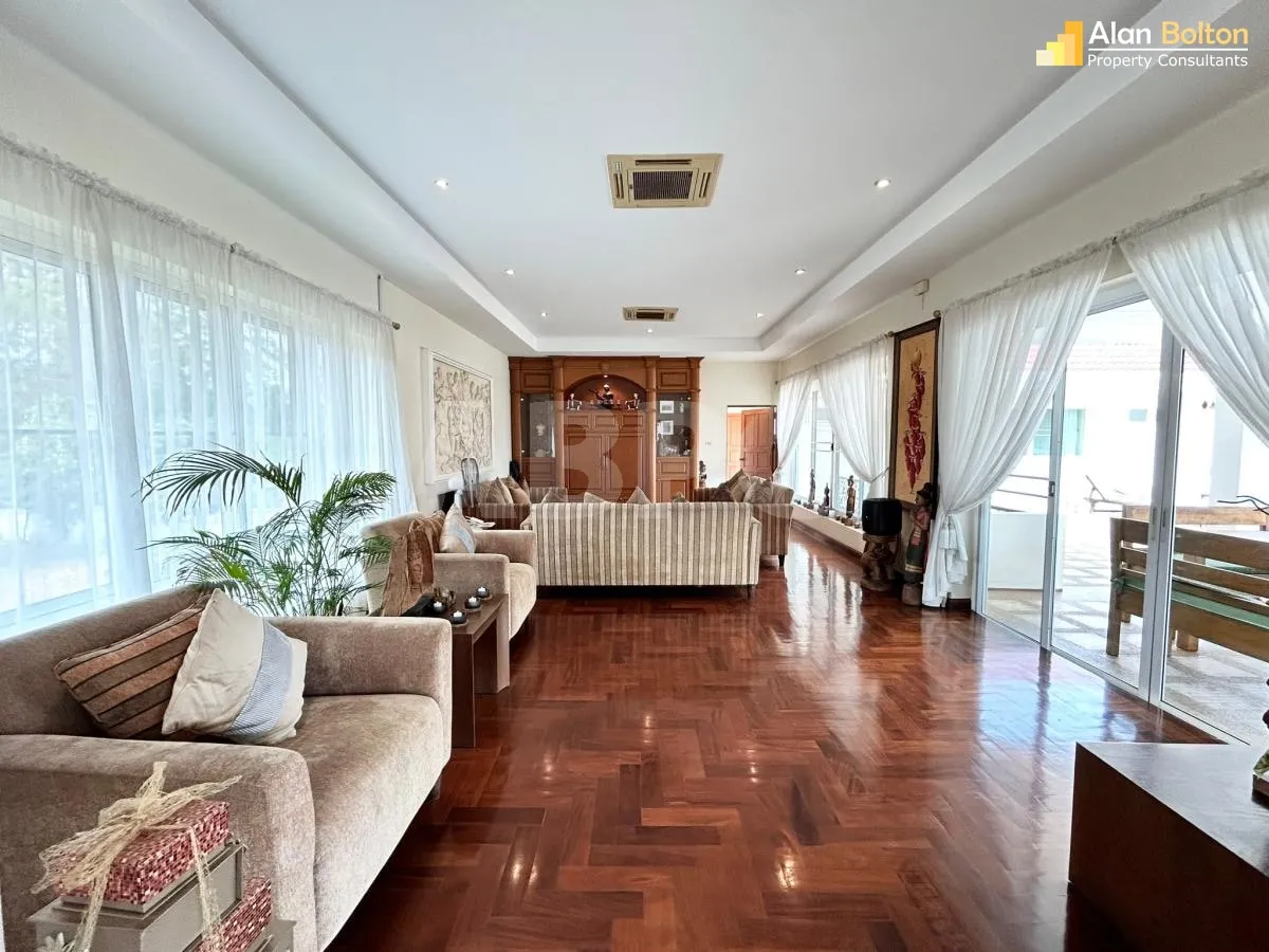 5 Bed 6 Bath Pool Villa In East Pattaya photo 4