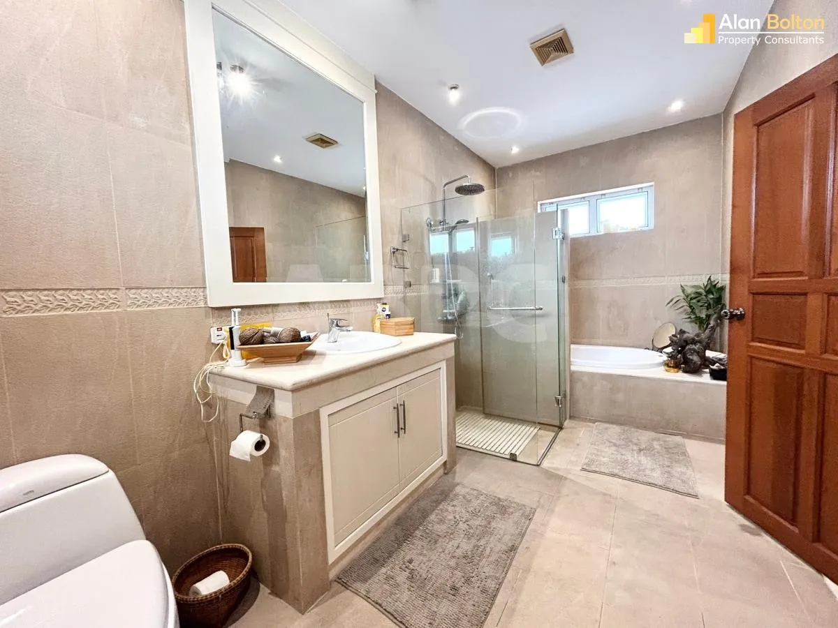 5 Bed 6 Bath Pool Villa In East Pattaya photo 33